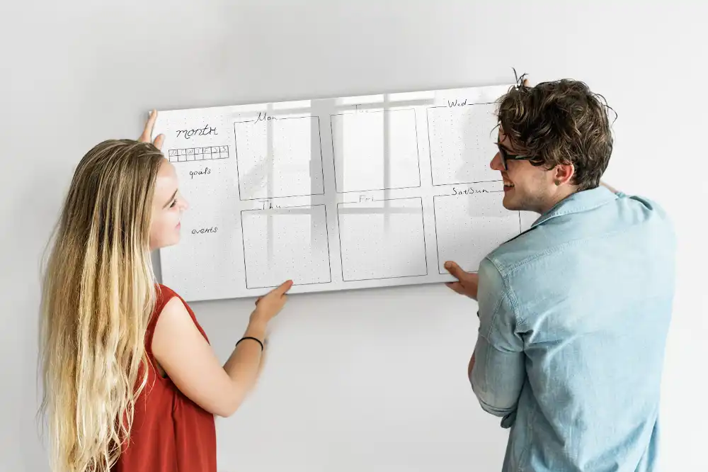 Tablă magnetică cu marker pentru planificarea săptămânală a sarcinilor