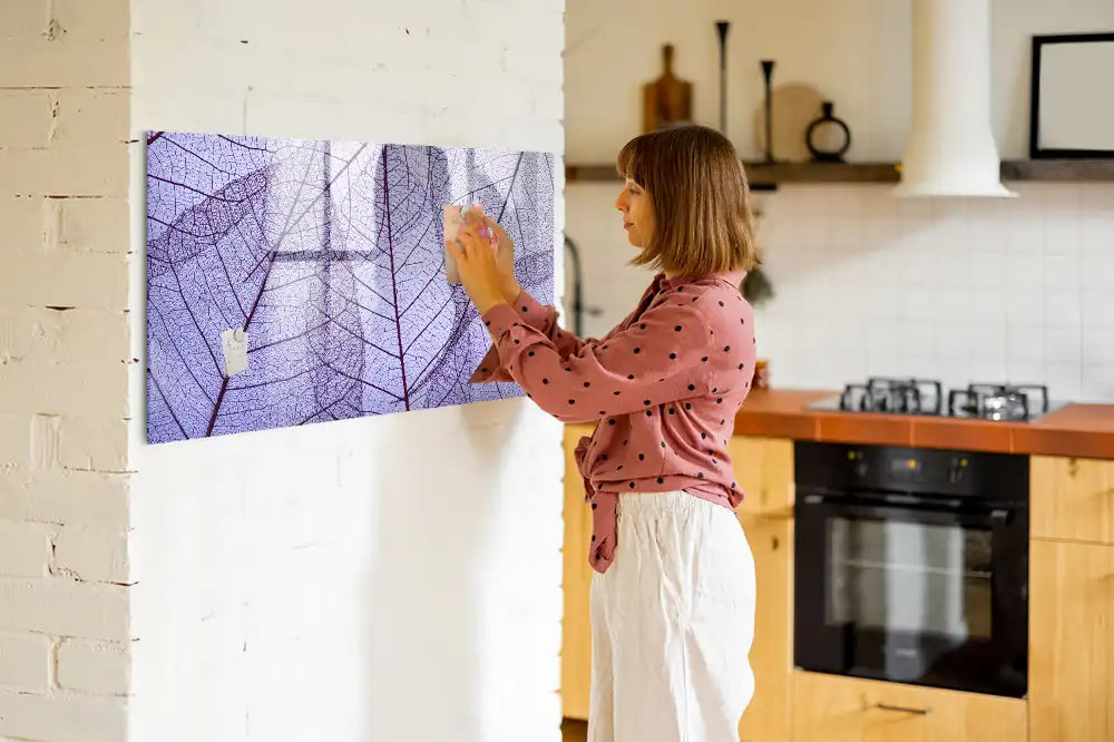 Tablă magnetică cu marker și model frunze în natură