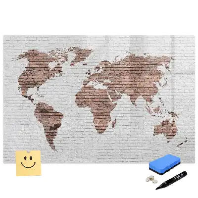 Tablă magnetică cu harta continentelor pe fundal de cărămidă