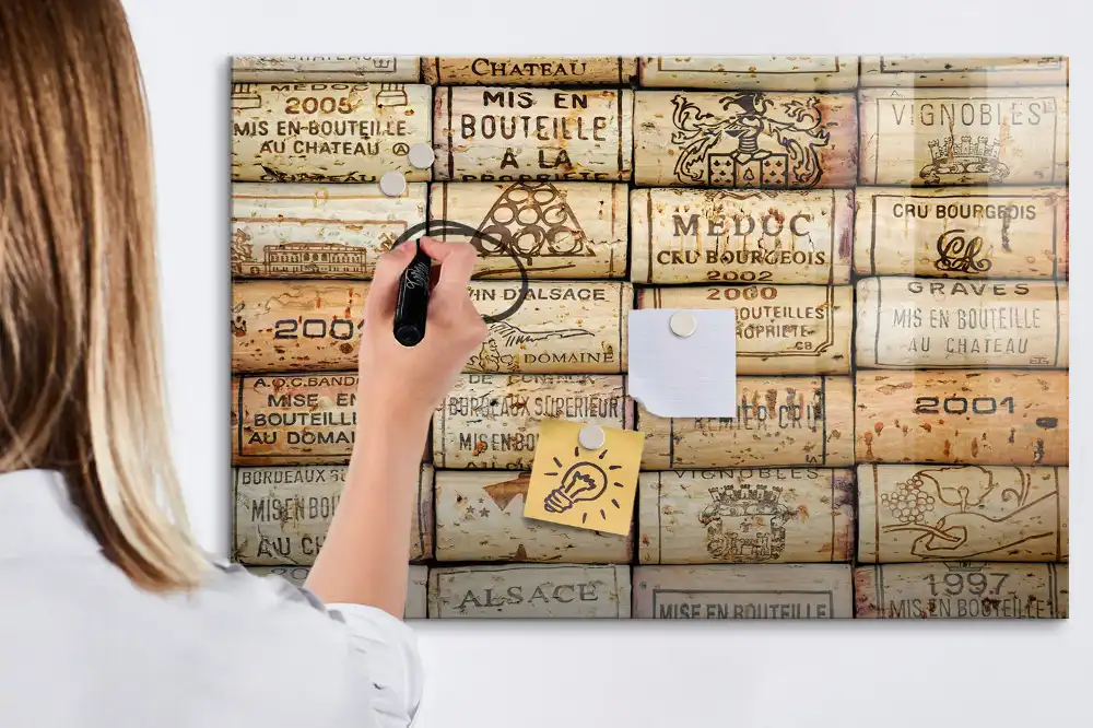 Tablă magnetică pentru colectarea dopurilor de vin