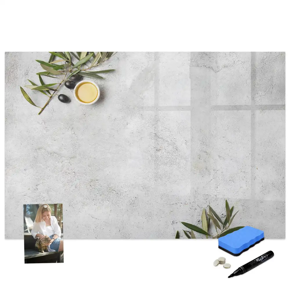 Tablă cu marker și design minimalist cu crenguțe de măslin