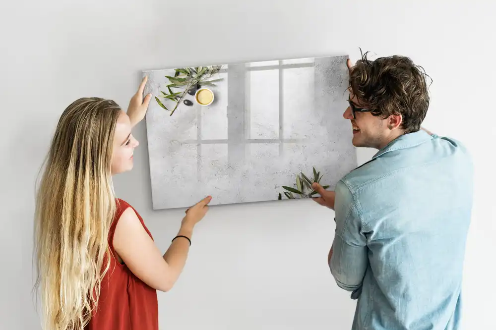 Tablă cu marker și design minimalist cu crenguțe de măslin