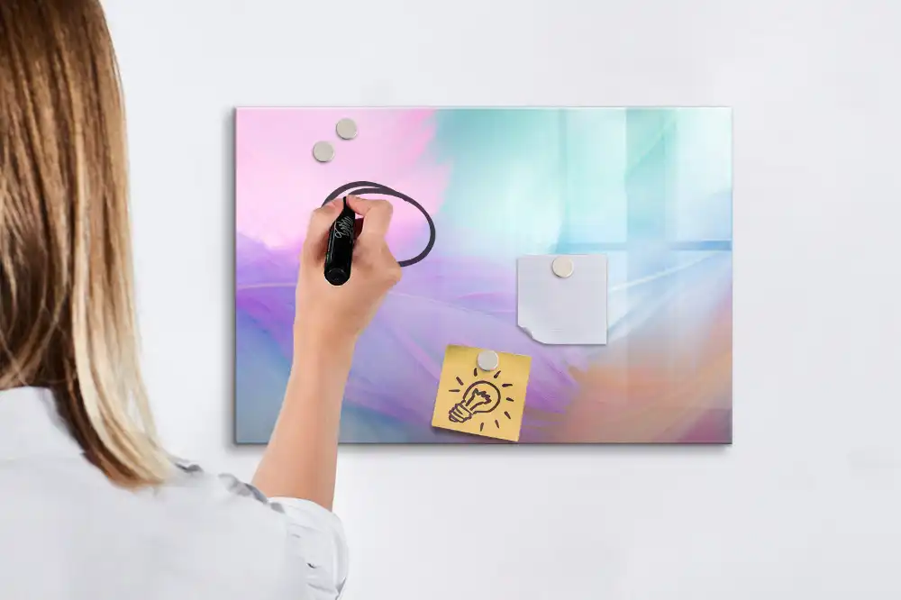 Tablă magnetică cu model pene de pasăre multicolore