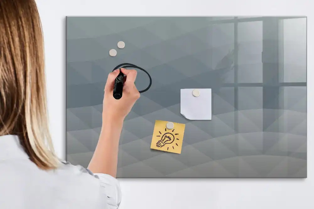 Tablă magnetică cu marker și model abstract ondulat