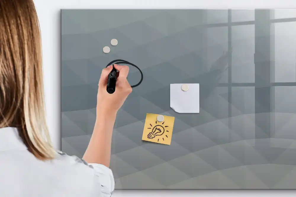 Tablă magnetică cu marker și model abstract ondulat