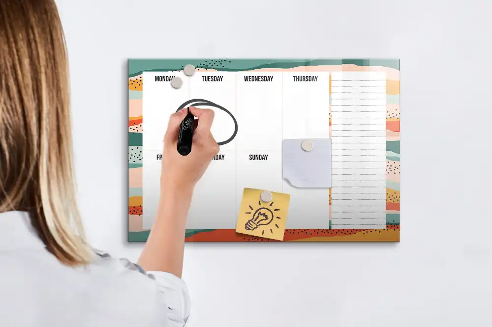 Tablă magnetică cu marker organizator săptămânal stilizat