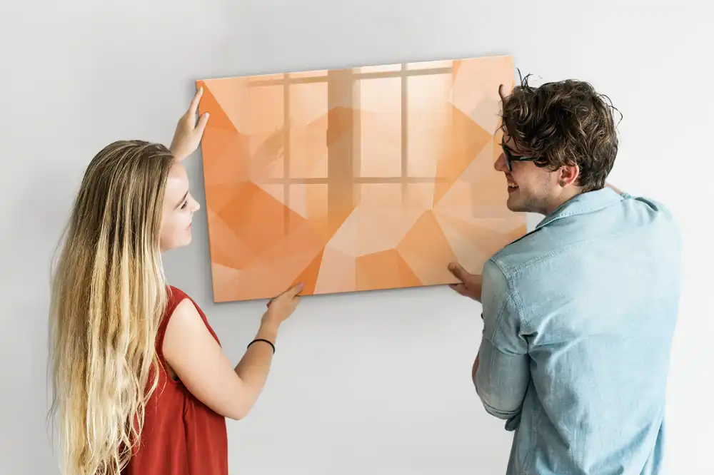 Tablă magnetică cu marker și model cu triunghiuri geometrice abstracte