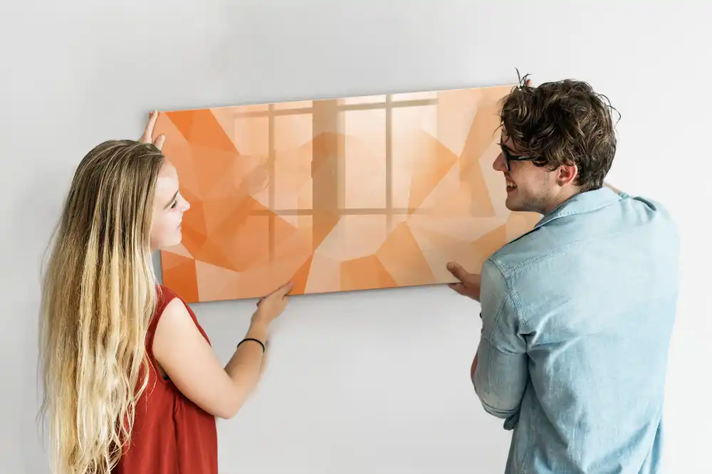 Tablă magnetică cu marker și model cu triunghiuri geometrice abstracte