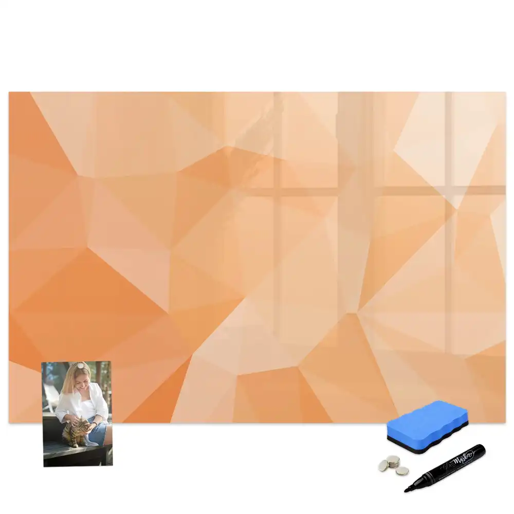 Tablă magnetică cu marker și model cu triunghiuri geometrice abstracte