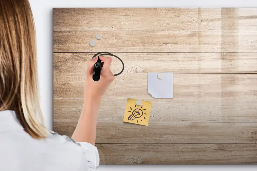 Tablă magnetică pentru scris cu ramă din lemn natural
