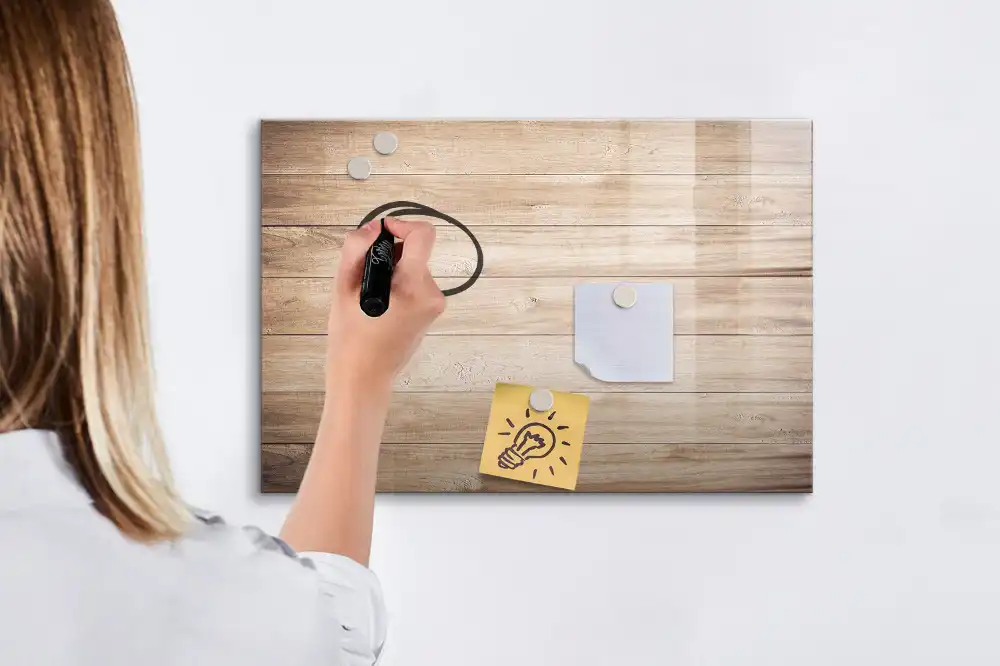 Tablă magnetică pentru scris cu ramă din lemn natural