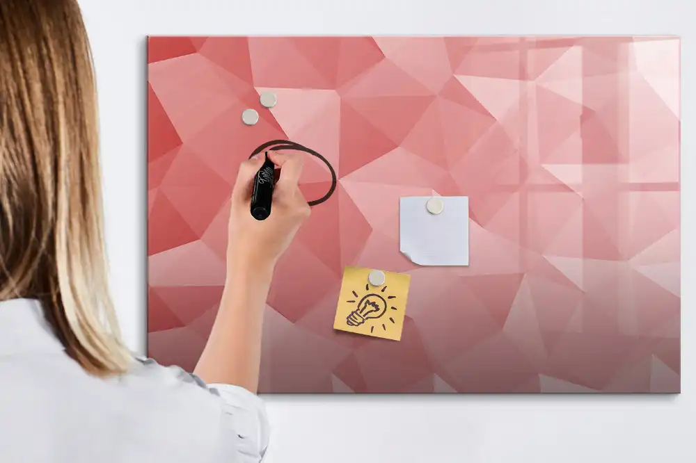 Tablă magnetică cu figuri geometrice triunghiulare