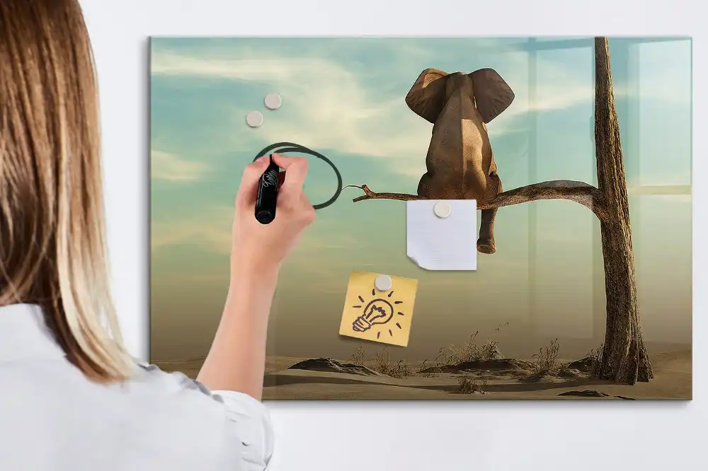 Tablă magnetică pentru scris cu model elefant în mijlocul copacilor