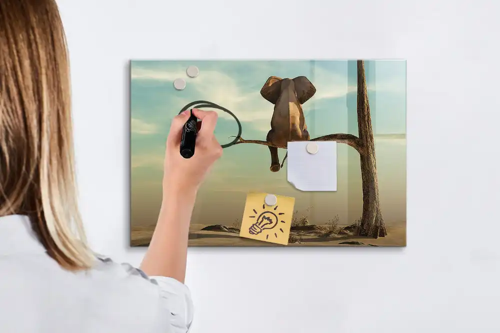 Tablă magnetică pentru scris cu model elefant în mijlocul copacilor