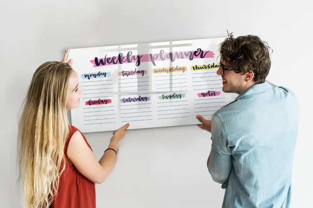 Tablă magnetică pentru calendar cu scriere de mână