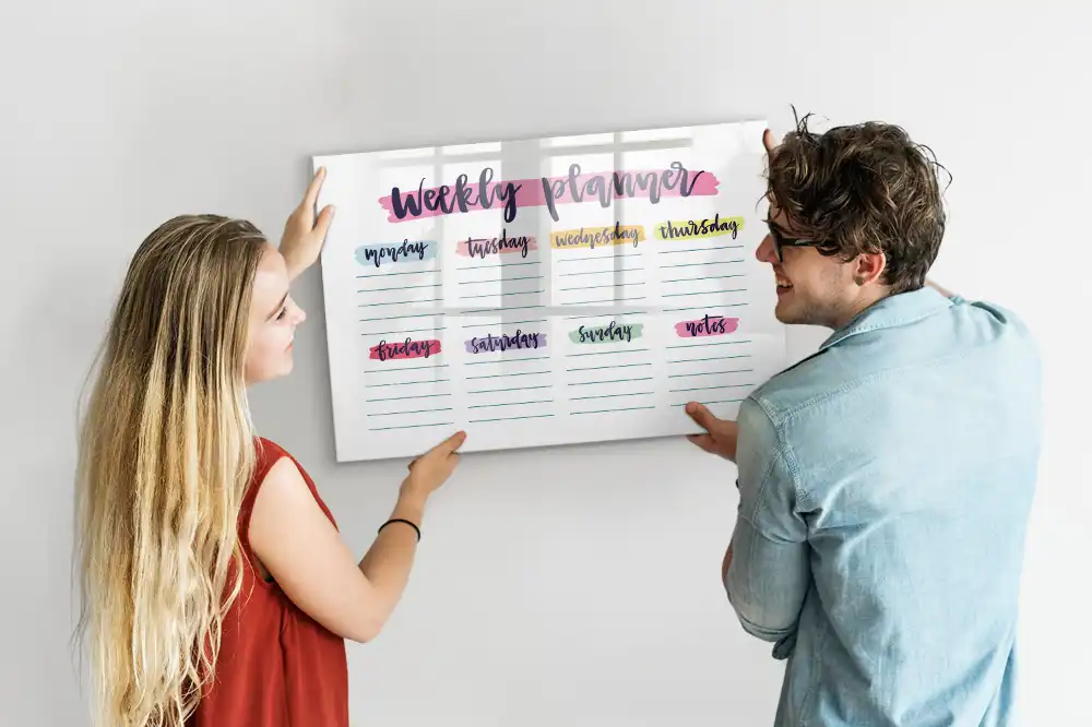 Tablă magnetică pentru calendar cu scriere de mână
