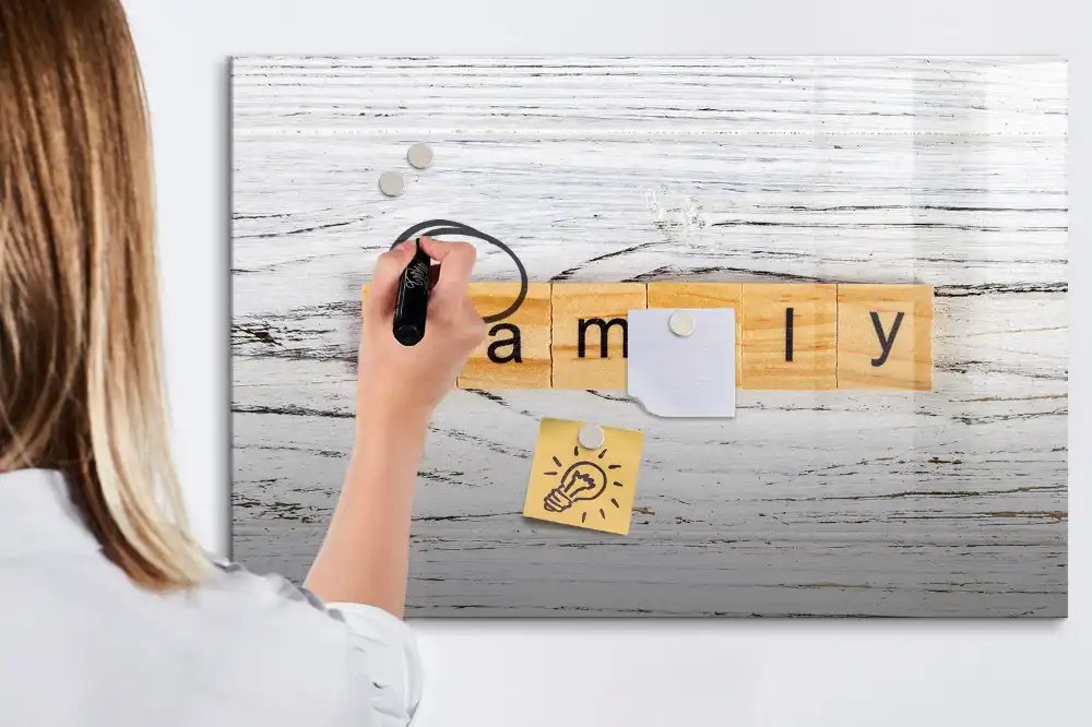 Tablă magnetică pentru mesaje în familie