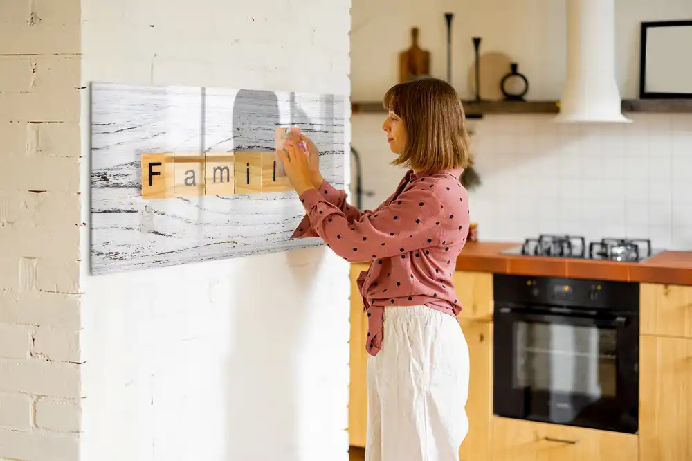 Tablă magnetică pentru mesaje în familie