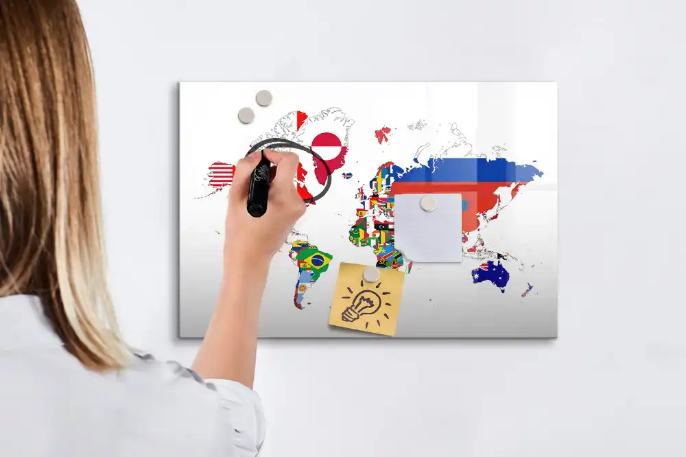Tablă magnetică cu marker reprezentând steagurile naționale ale lumii