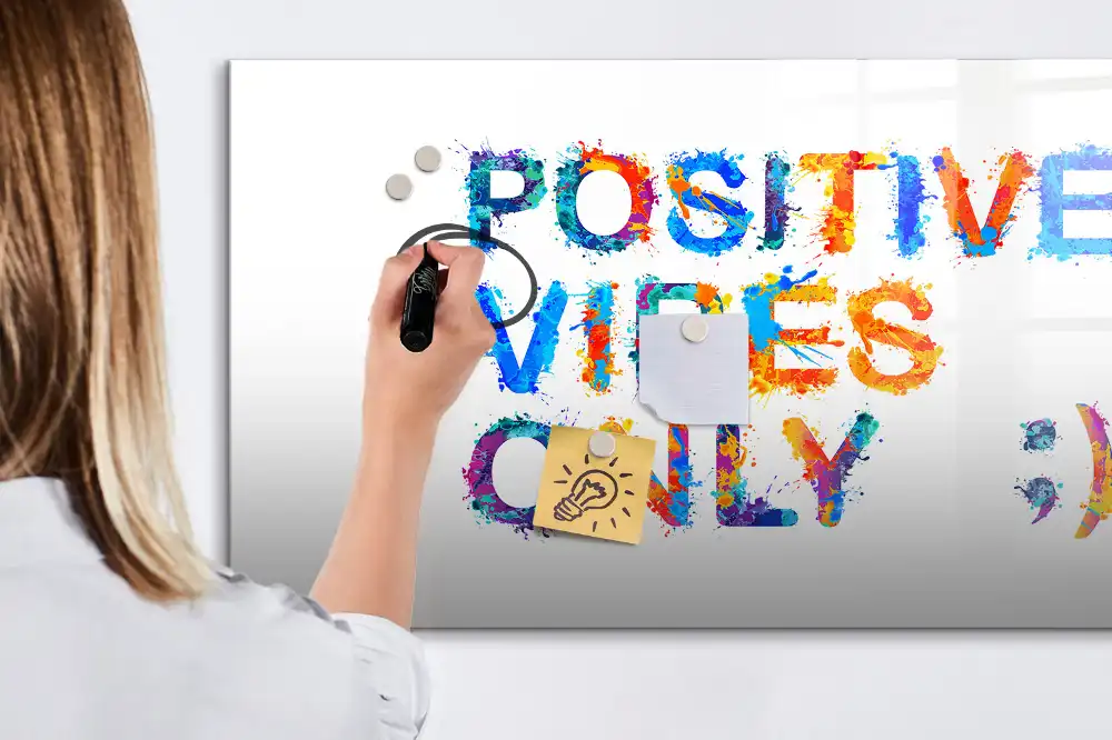 Tablă magnetică cu slogan motivațional