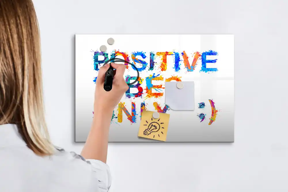 Tablă magnetică cu slogan motivațional