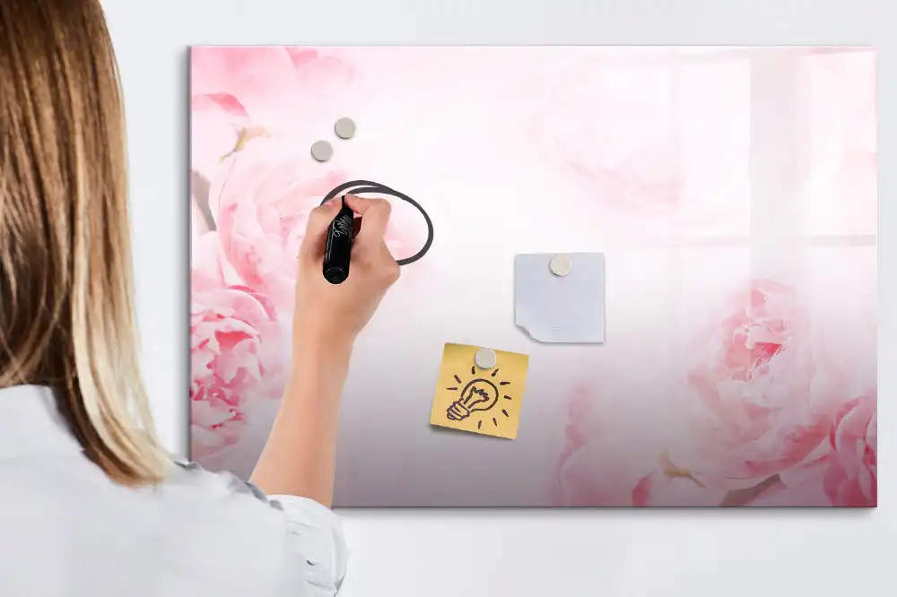Tablă cu marker și design cu muguri înfloriți