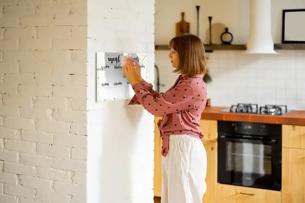 Tablă magnetică pentru meniu săptămânal cu model cu stele și marker inclus