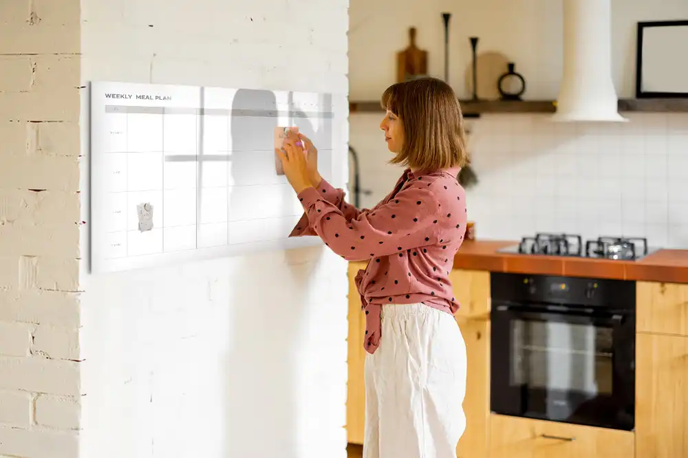 Tablă magnetică minimalistă pentru organizarea preparatelor