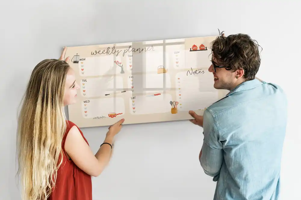 Tablă magnetică cu marker pentru organizarea săptămânală a activităților