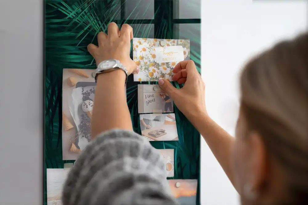 Tablă magnetică de perete cu motiv de frunze tropicale