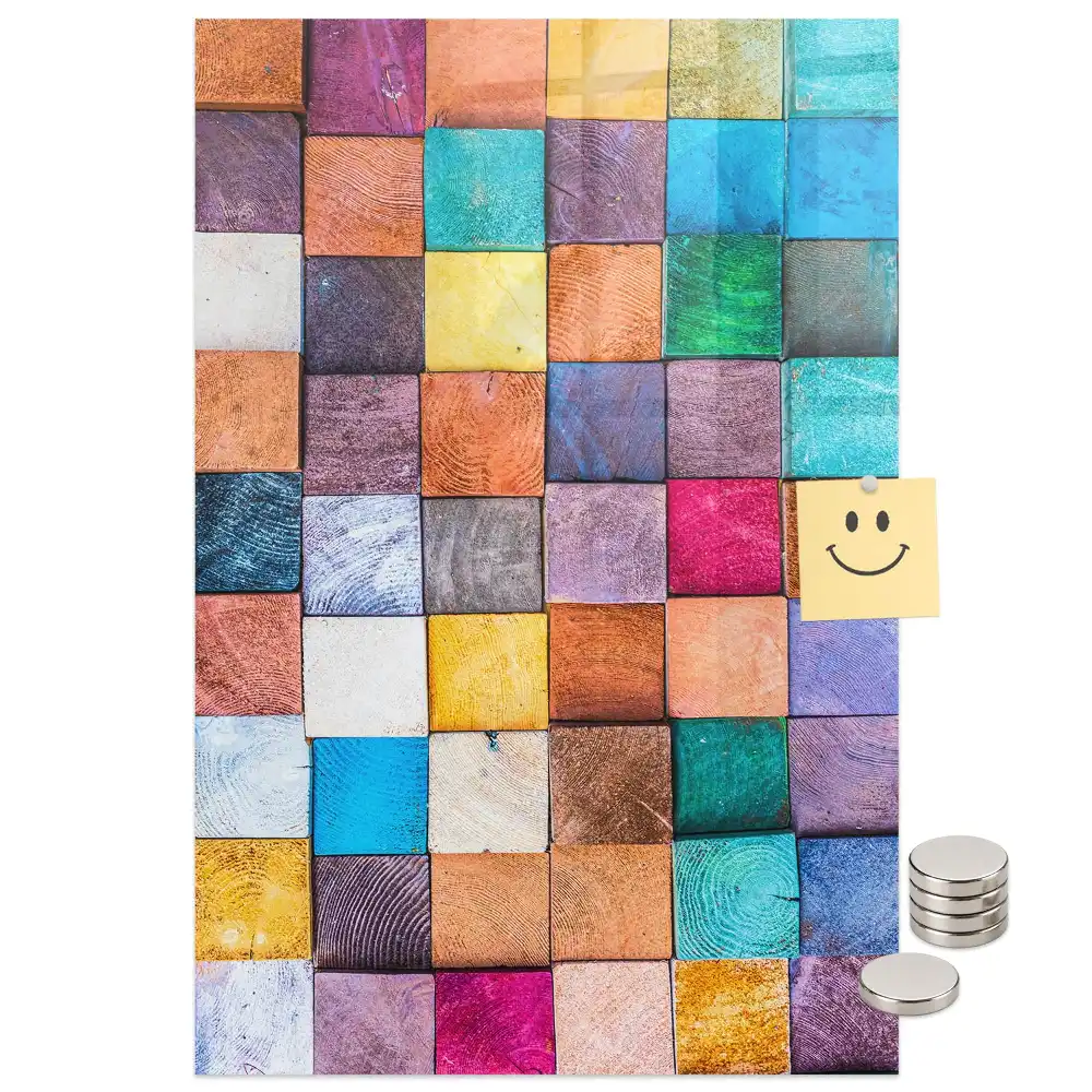 Tablă magnetică de perete cu cuburi colorate din lemn