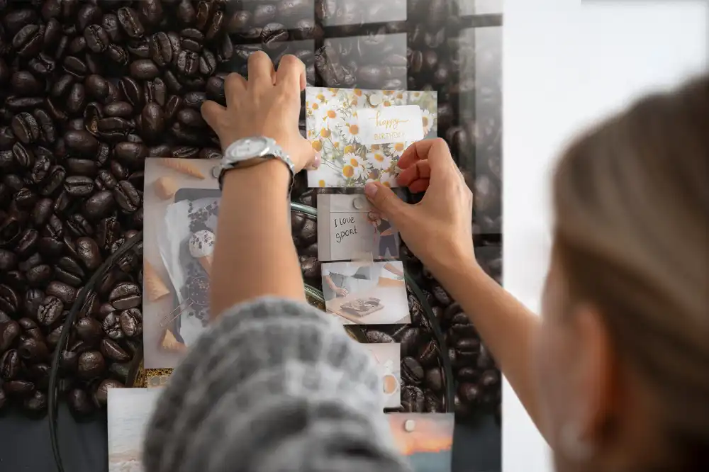 Tablă magnetică de perete în nuanță cafea neagră