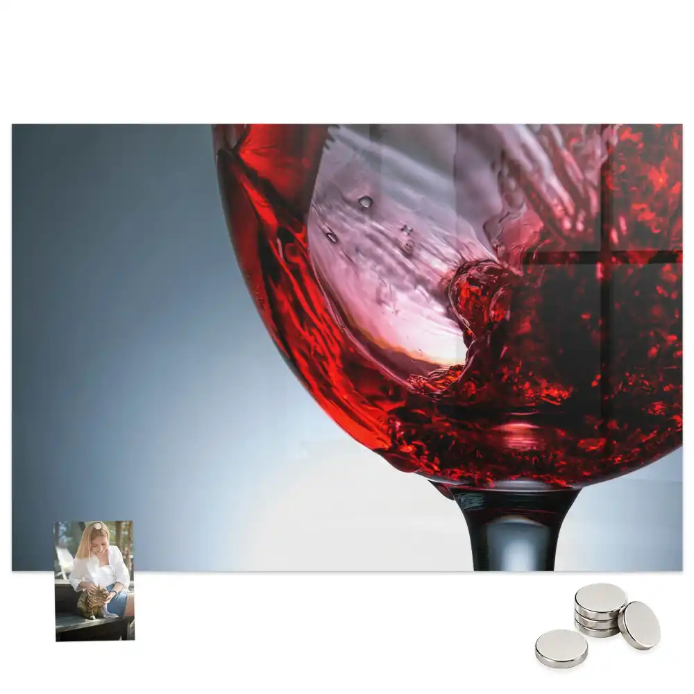 Tablă magnetică în formă de pahar de vin
