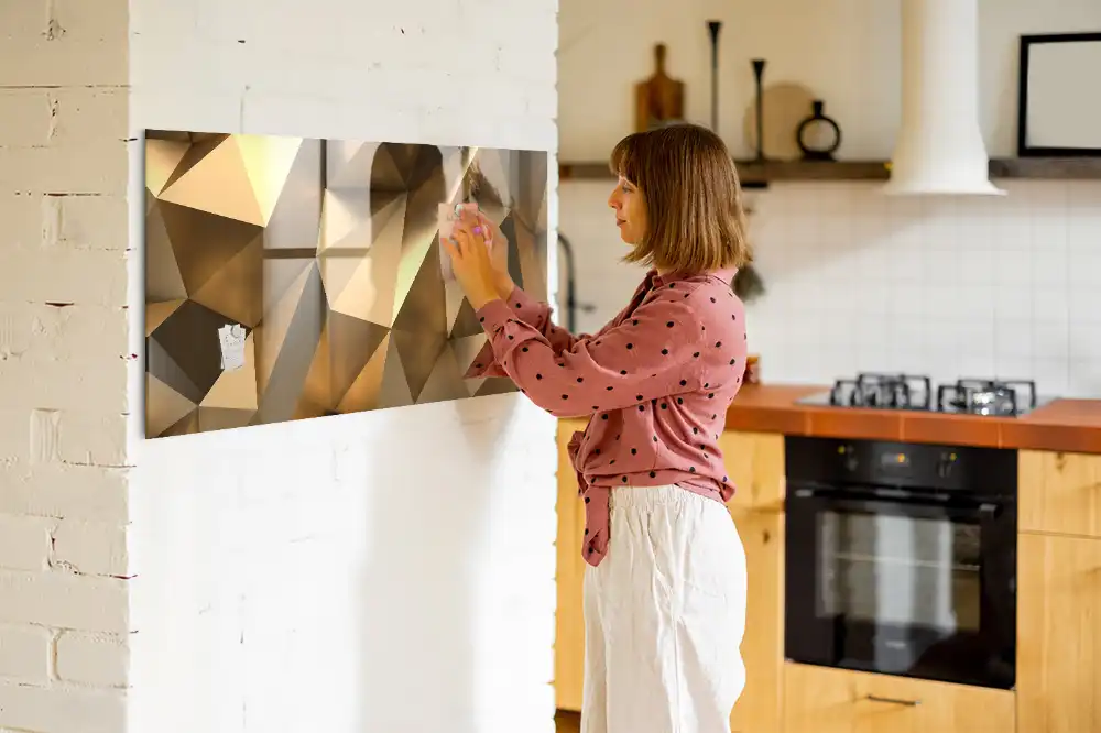 Tablă magnetică cu model de abstracție geometrică