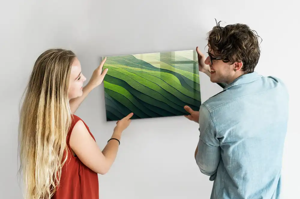 Tablă magnetică cu model abstract reprezentând câmpuri verzi