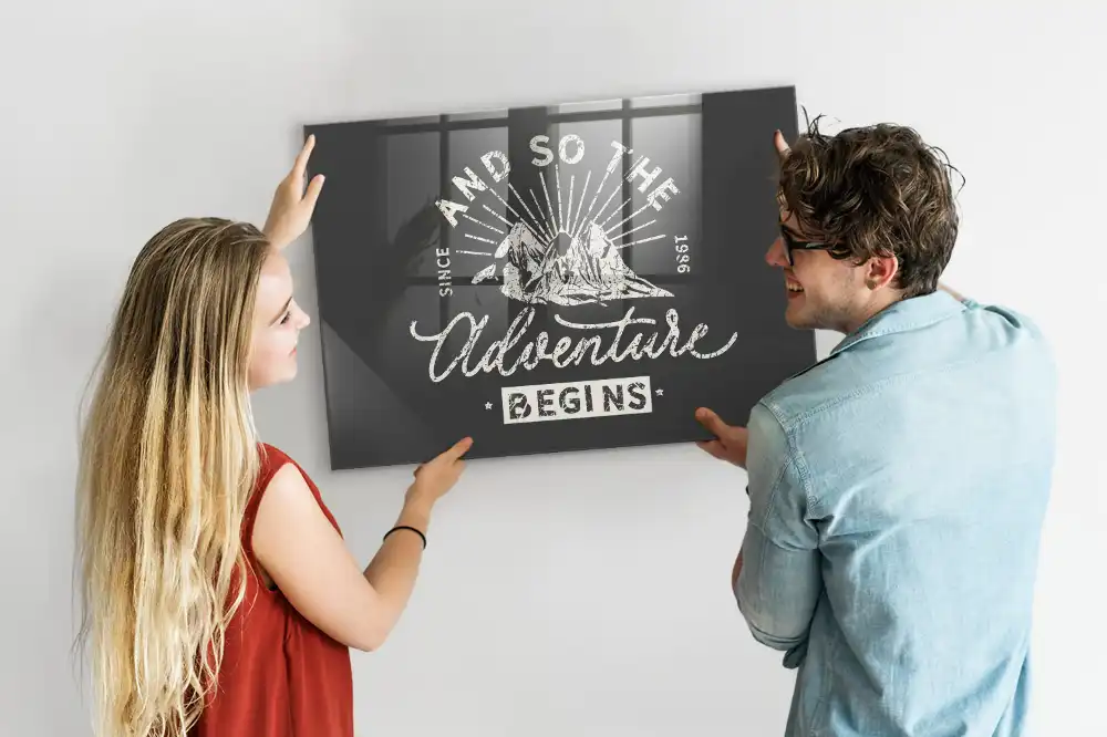 Tablă magnetică din sticlă cu design aforism de aventură