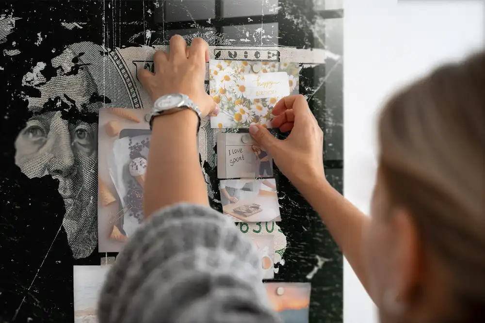 Tablă magnetică din sticlă cu harta financiară a lumii