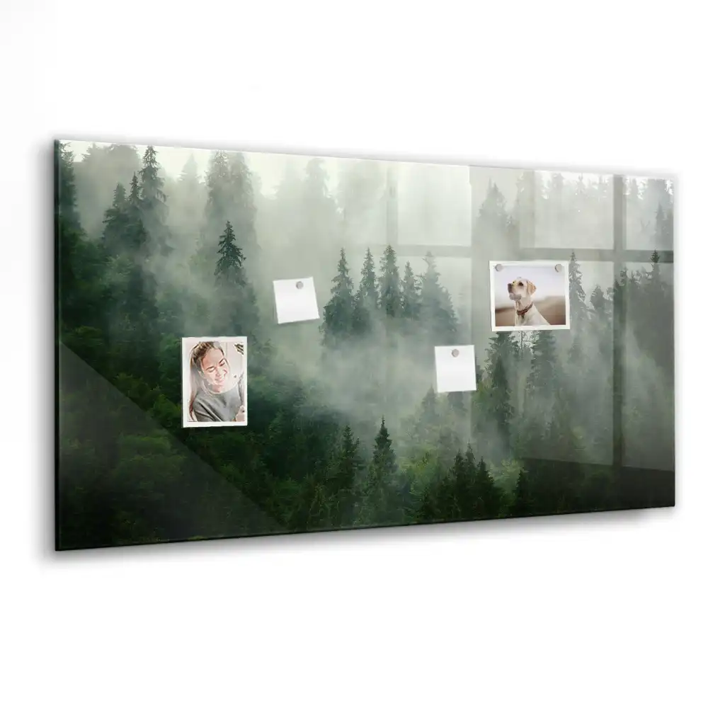 Tablă magnetică din sticlă cu design pădure învăluită în ceață