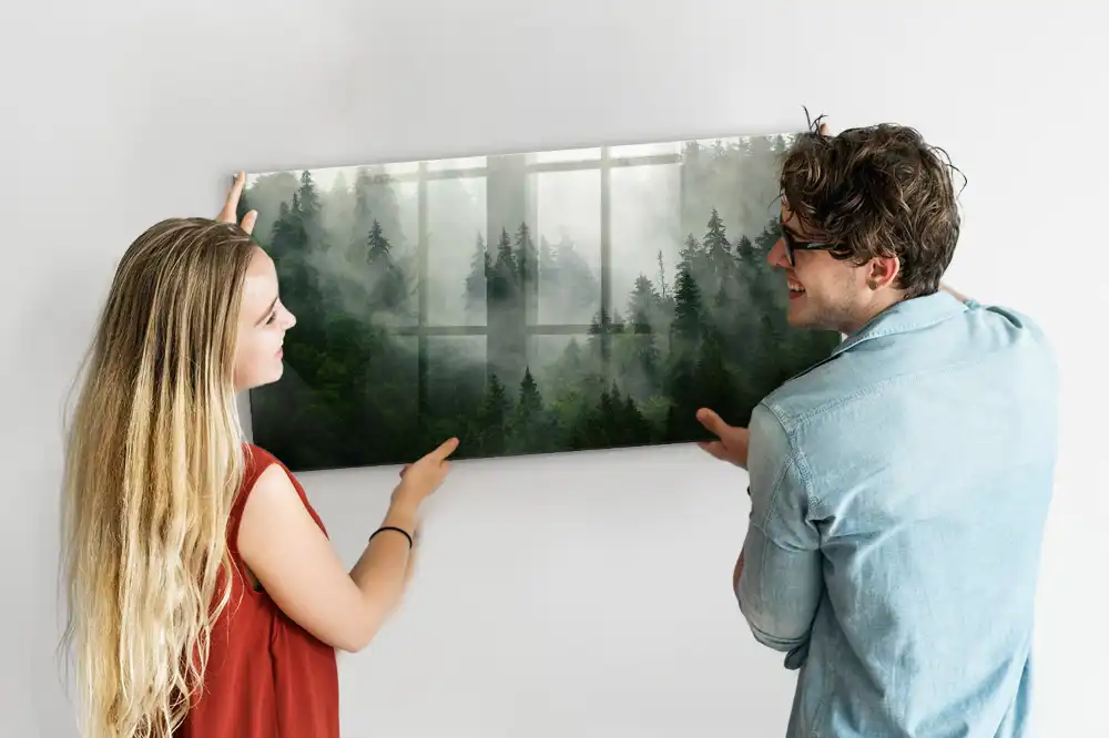 Tablă magnetică din sticlă cu design pădure învăluită în ceață