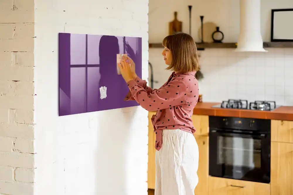 Tablă magnetică din sticlă de culoare violet